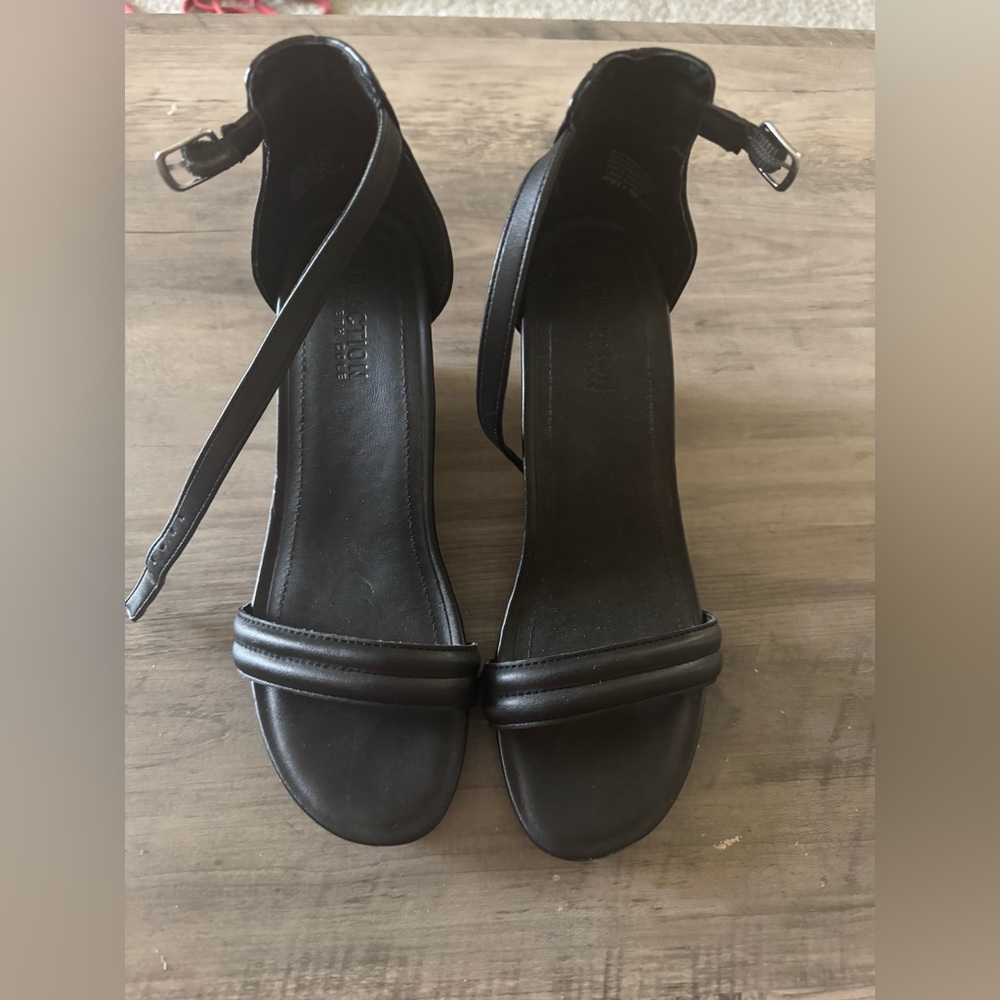 Kenneth Cole Reaction Black Heeled Sandals